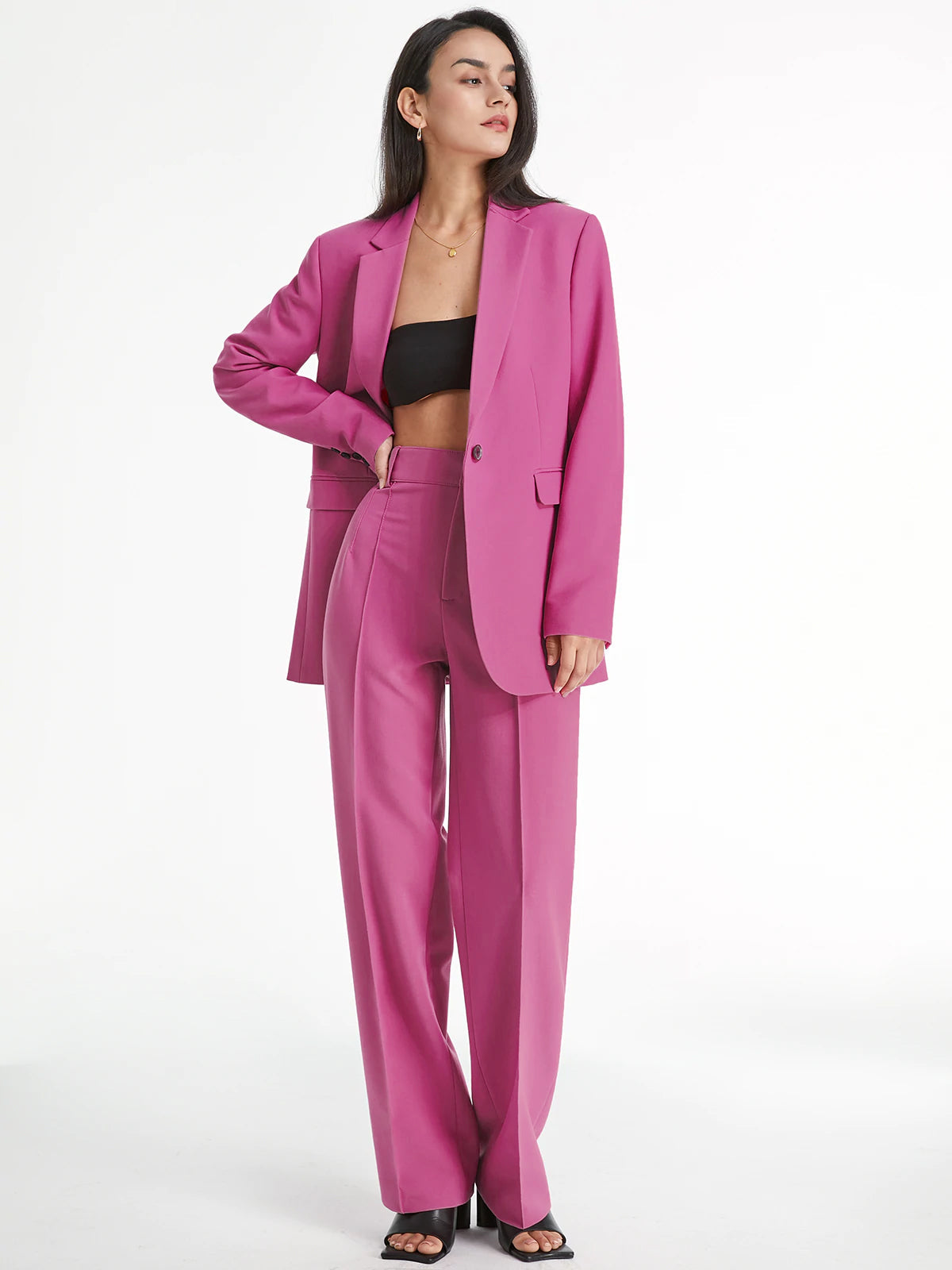 Pantalon droit à taille haute, plissé sur le devant, couleur unie