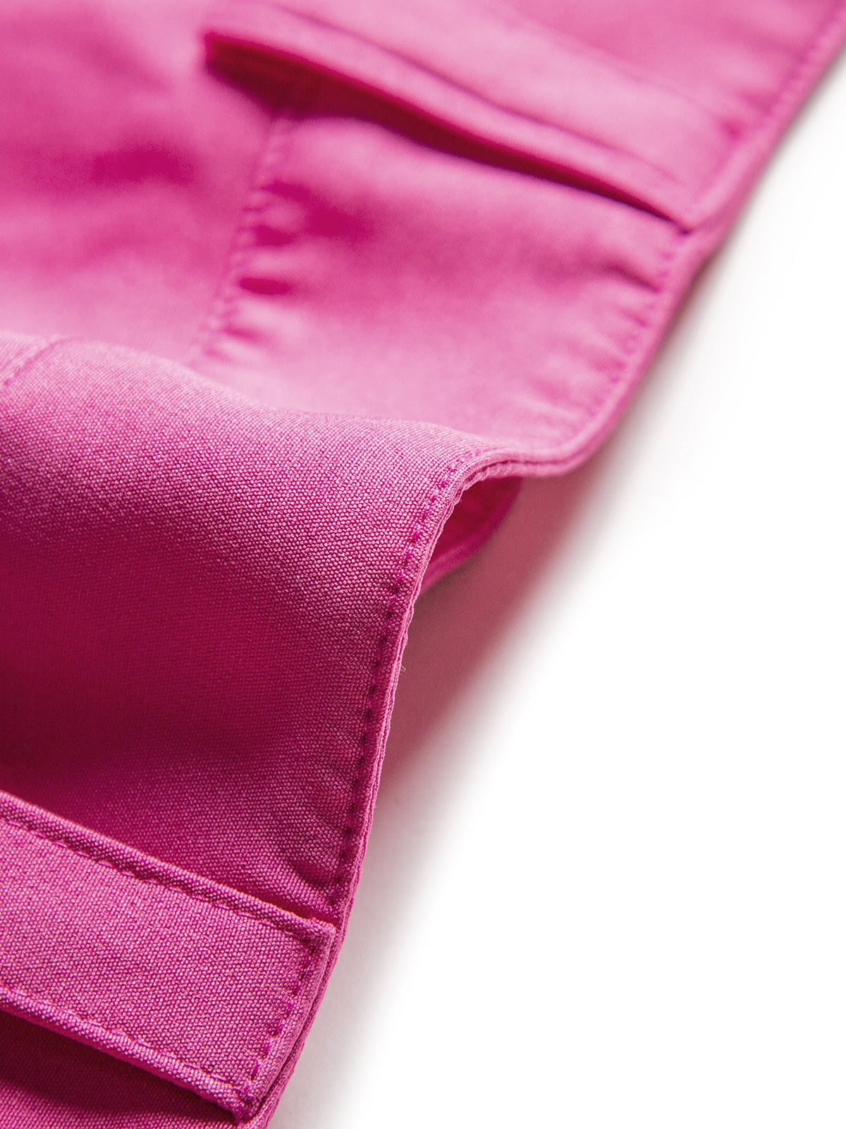 Pantalon droit à taille haute, plissé sur le devant, couleur unie