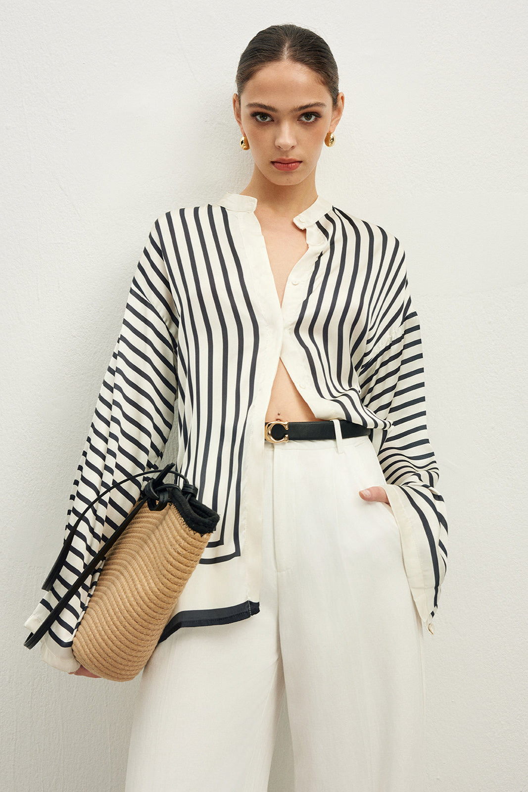 Blouse confortable à boutons et rayures satinées