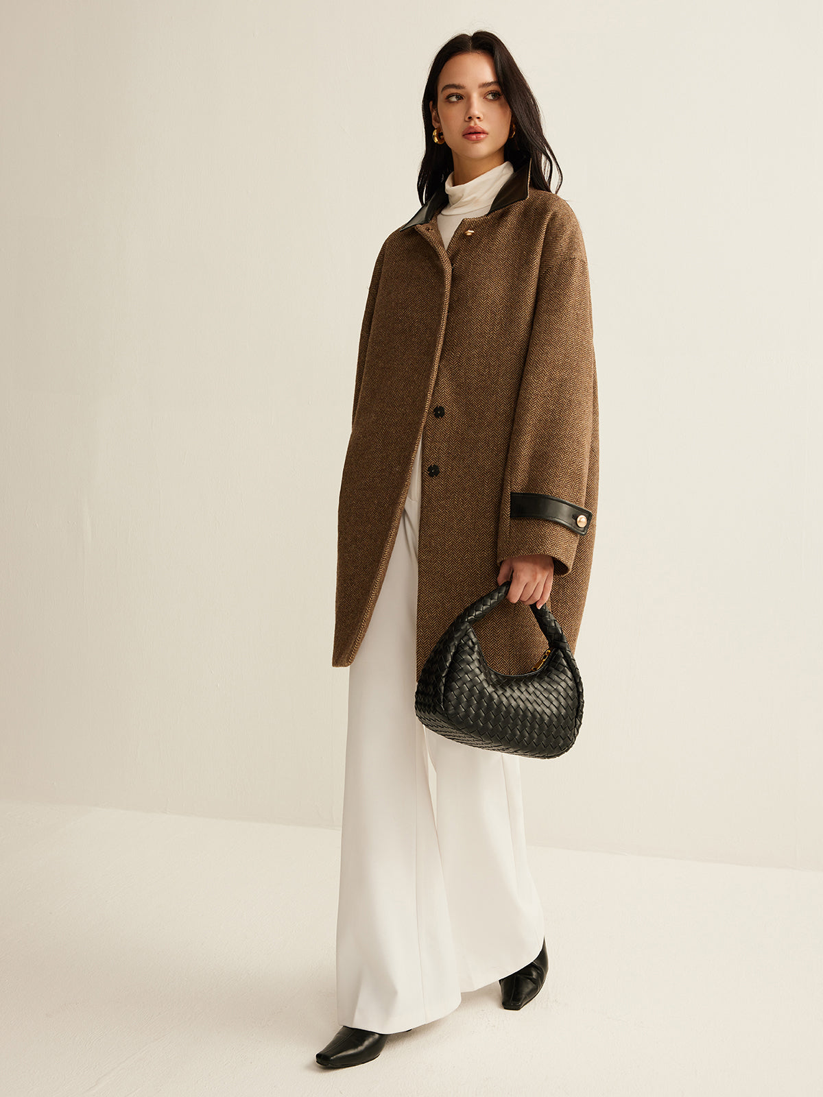 Manteau en laine à col contrasté et boutons