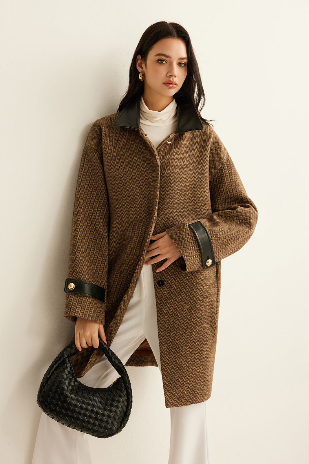 Manteau en laine à col contrasté et boutons