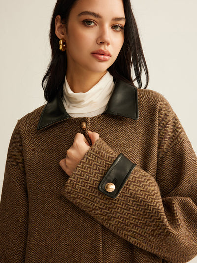Manteau en laine à col contrasté et boutons