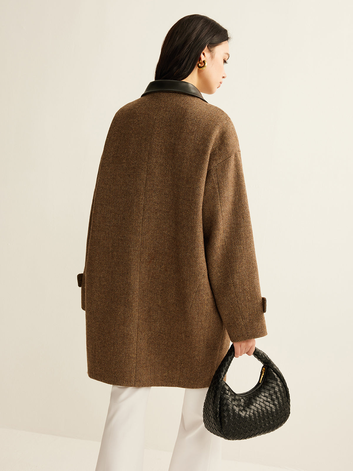 Manteau en laine à col contrasté et boutons