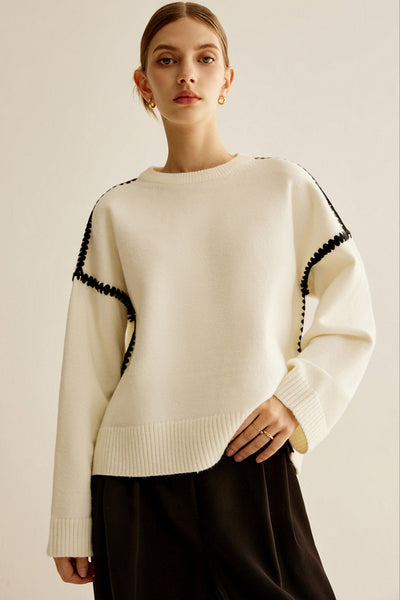 Pull minimaliste à bordures brodées