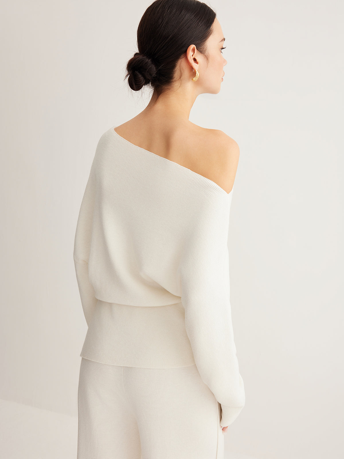 Haut en tricot asymétrique à col asymétrique en laine mélangée