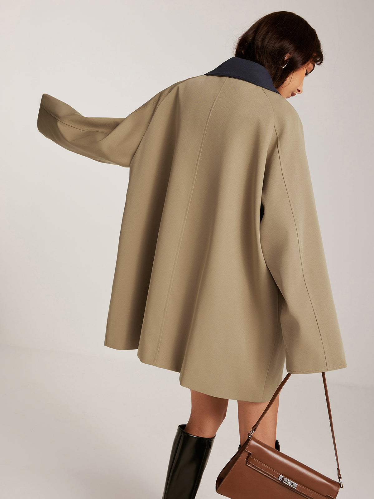 Trench-coat oversize à col contrasté et fermeture éclair