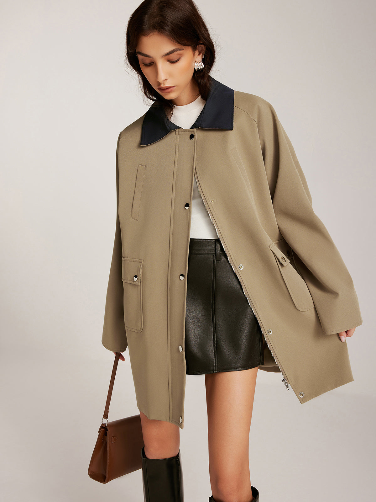 Trench-coat oversize à col contrasté et fermeture éclair