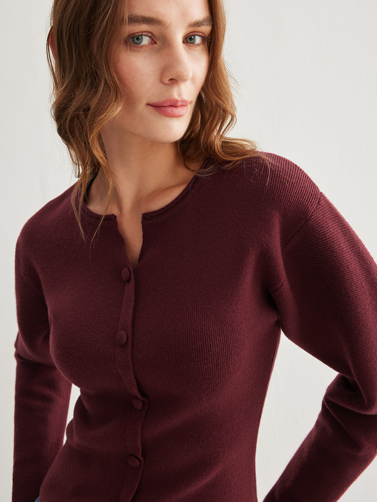 Pull côtelé à boutons et fente