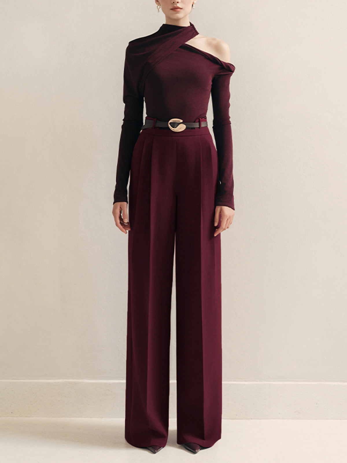 Pantalon taille haute plissé à ceinture métallique