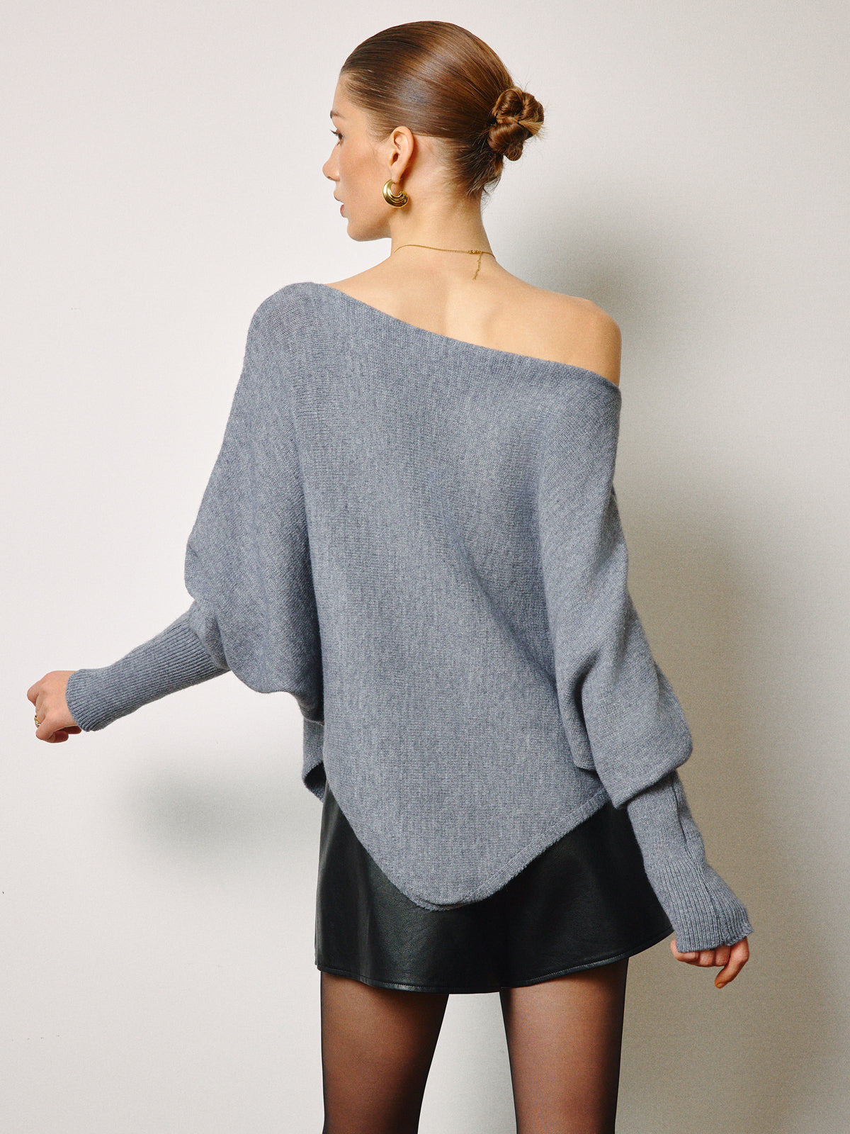 Pull oversize à col asymétrique et manches bouffantes