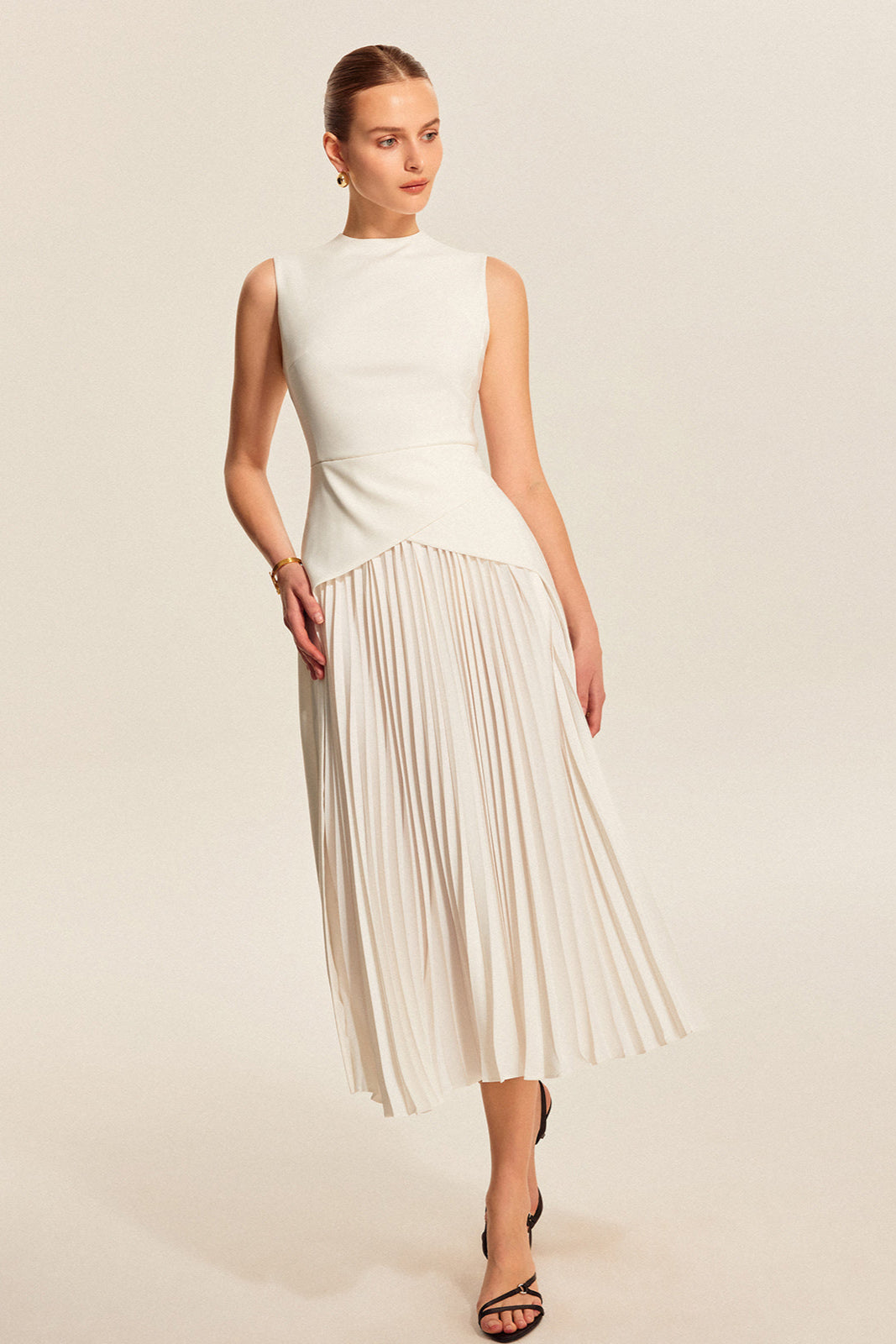 Robe plissée sans manches