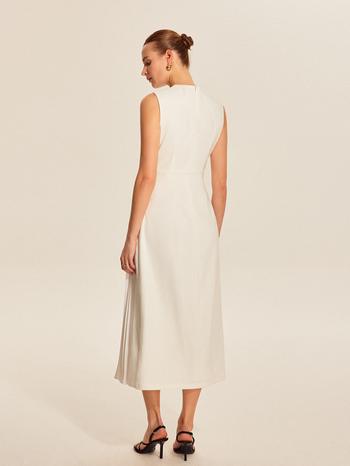 Robe plissée sans manches