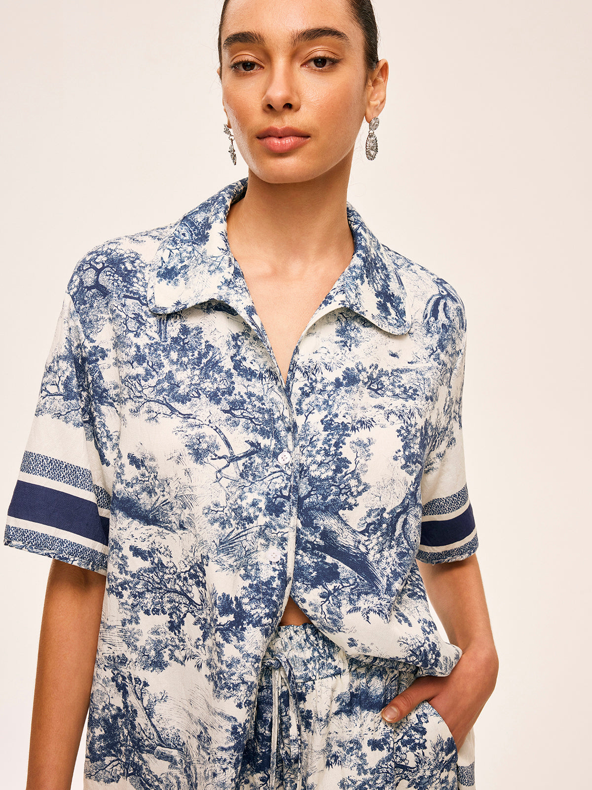 Ensemble short imprimé à bordures contrastées