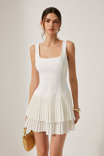 Robe plissée à encolure carrée