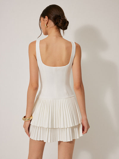Robe plissée à encolure carrée