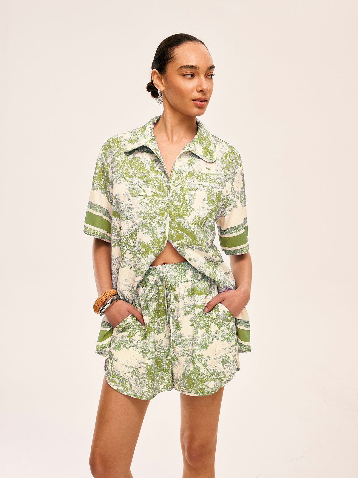 Ensemble short imprimé à bordures contrastées