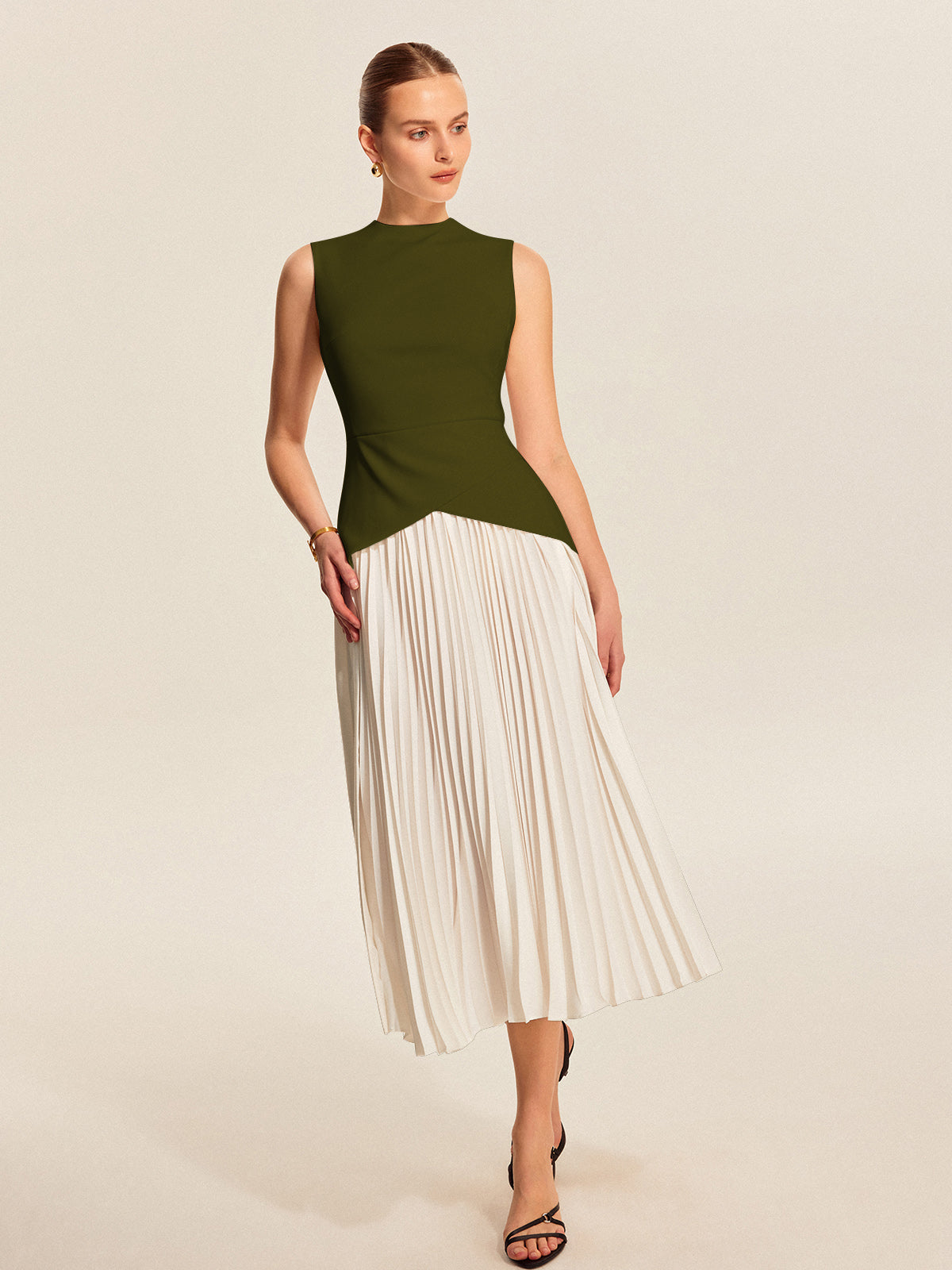 Robe plissée sans manches