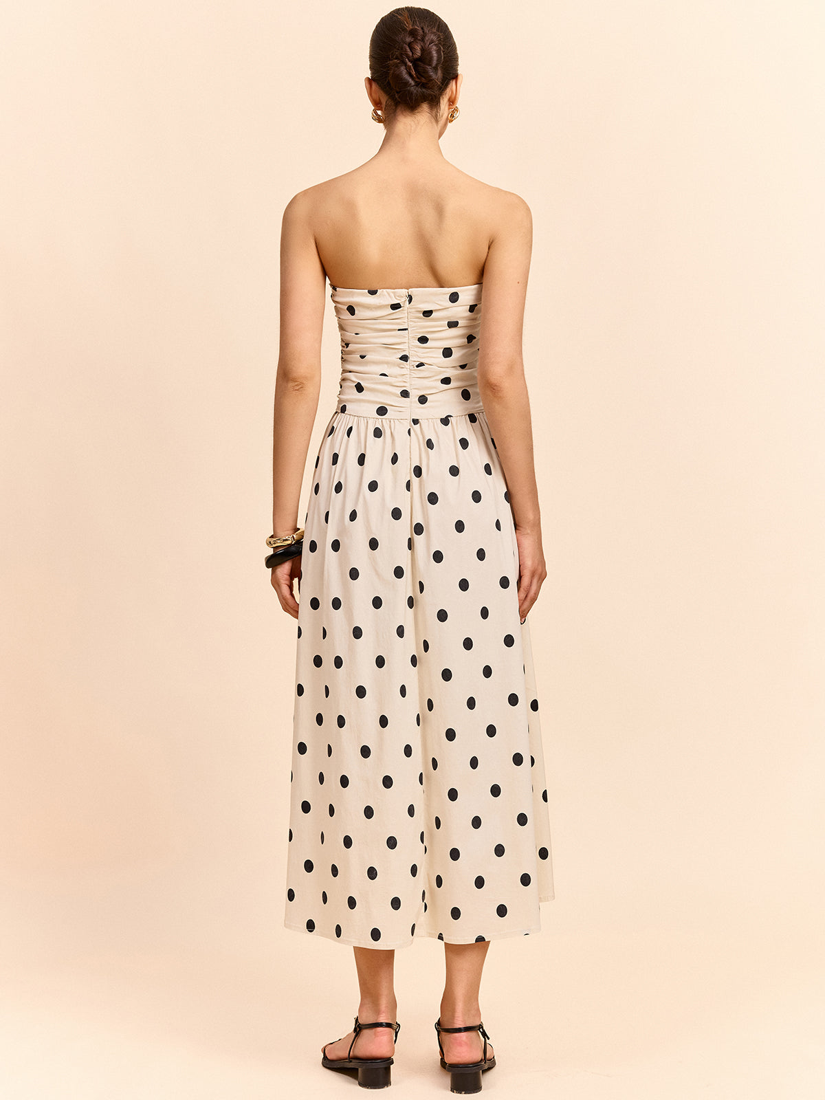 Robe midi froncée sans bretelles à pois