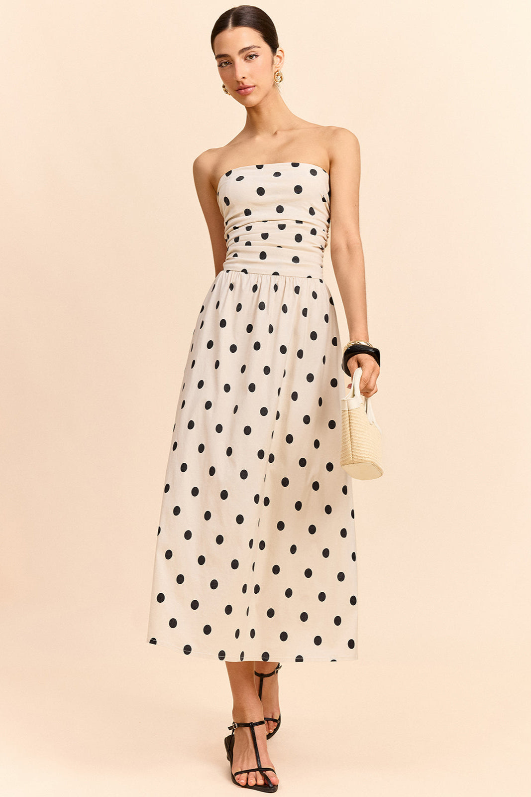 Robe midi froncée sans bretelles à pois