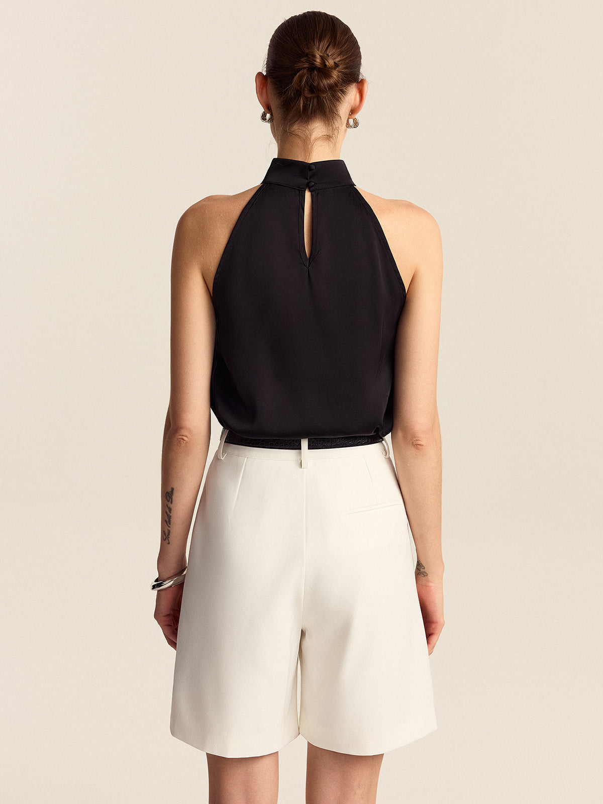 Short mi-taille plissé ceinturé