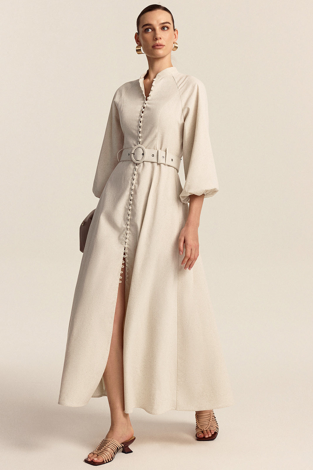Robe longue à boutons sur le devant et ceinture