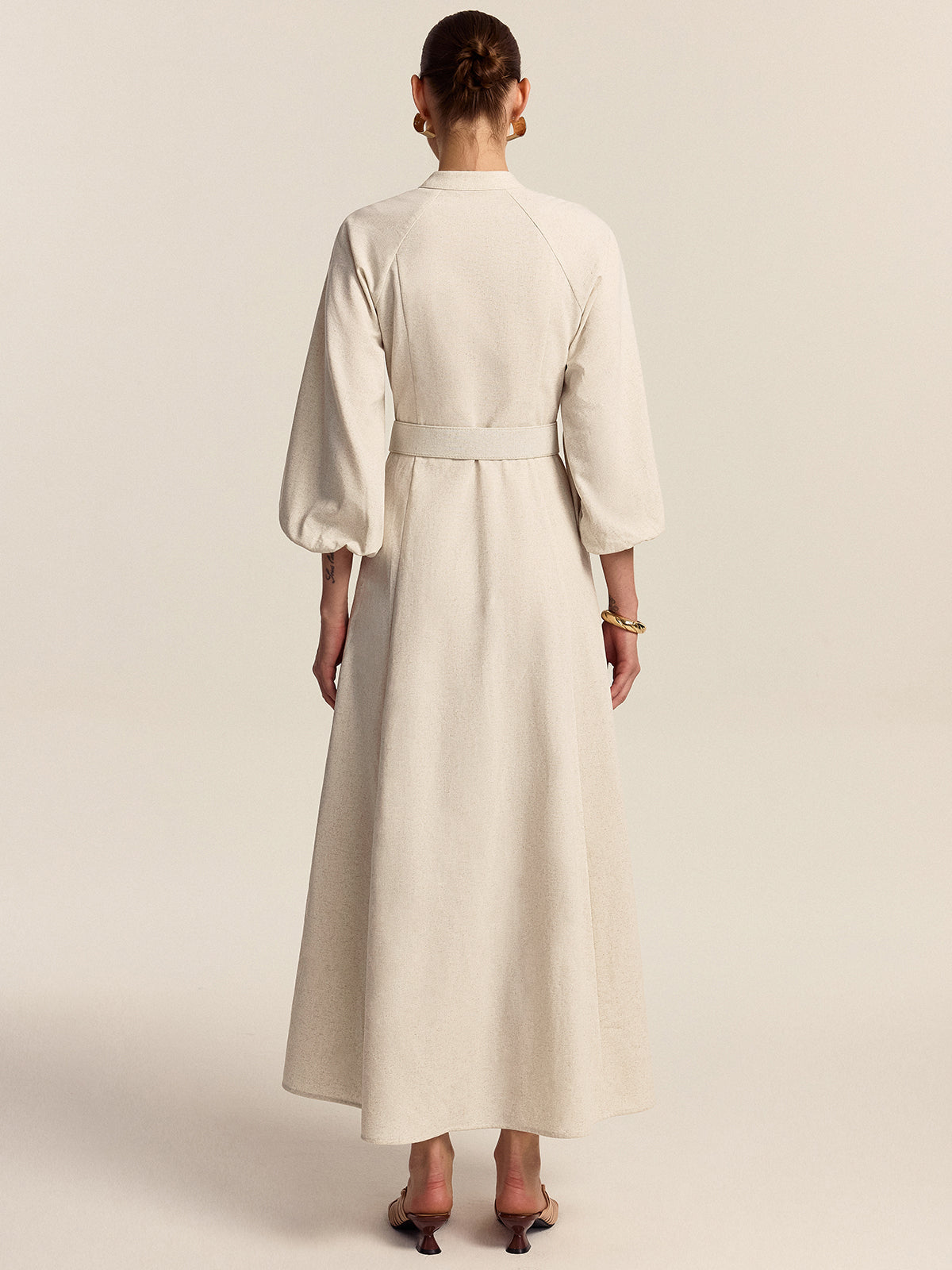 Robe longue à boutons sur le devant et ceinture