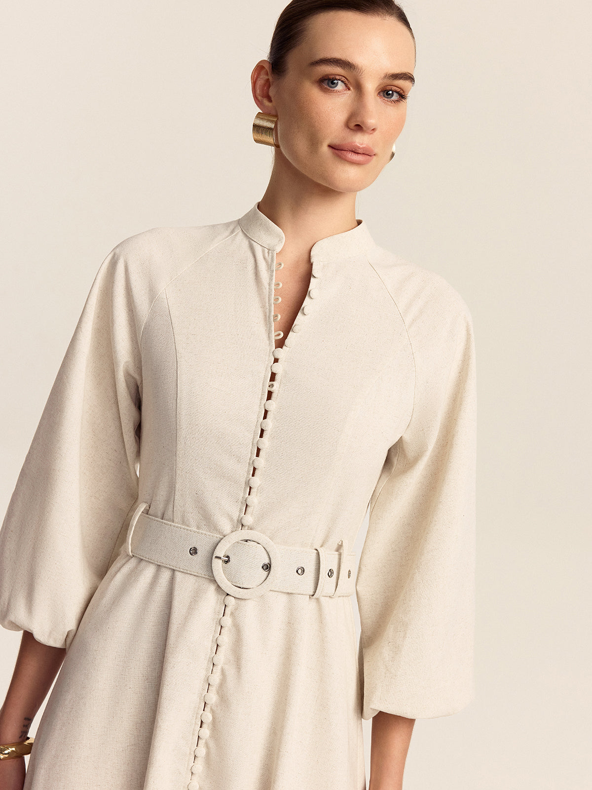 Robe longue à boutons sur le devant et ceinture