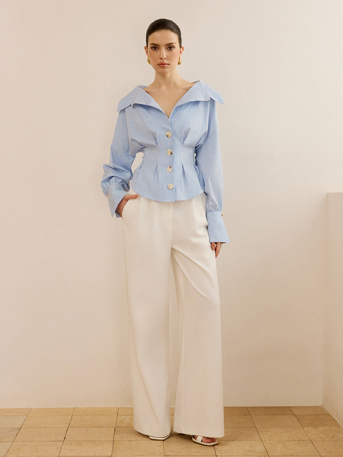 Chemise à col rayé et taille cintrée
