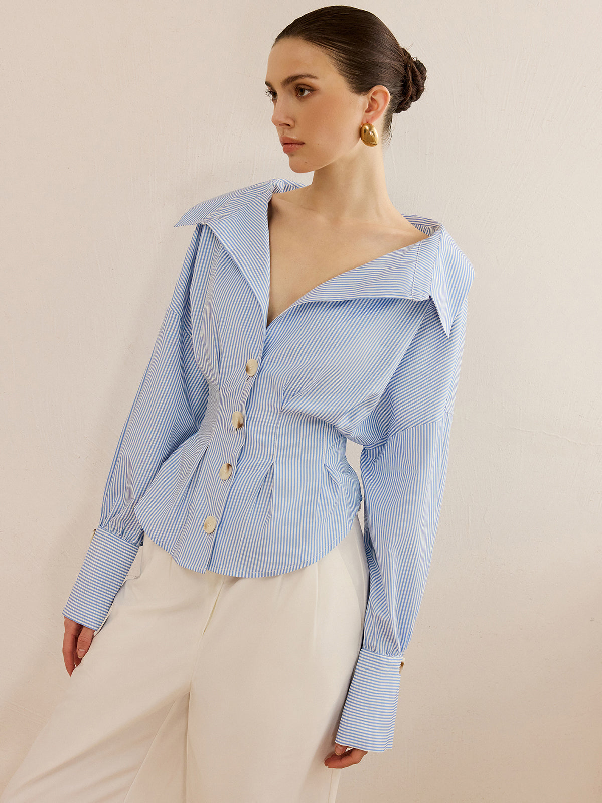 Chemise à col rayé et taille cintrée