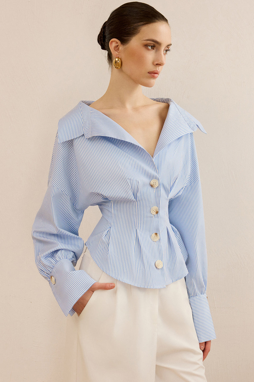 Chemise à col rayé et taille cintrée