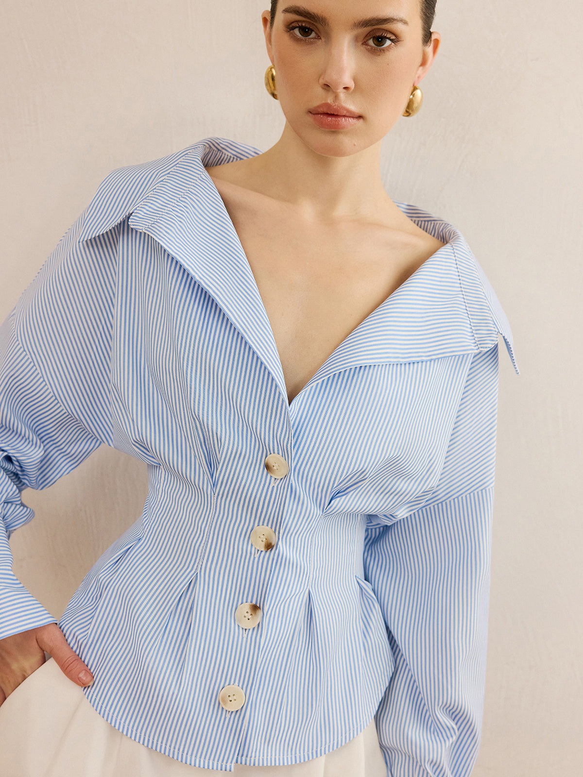 Chemise à col rayé et taille cintrée