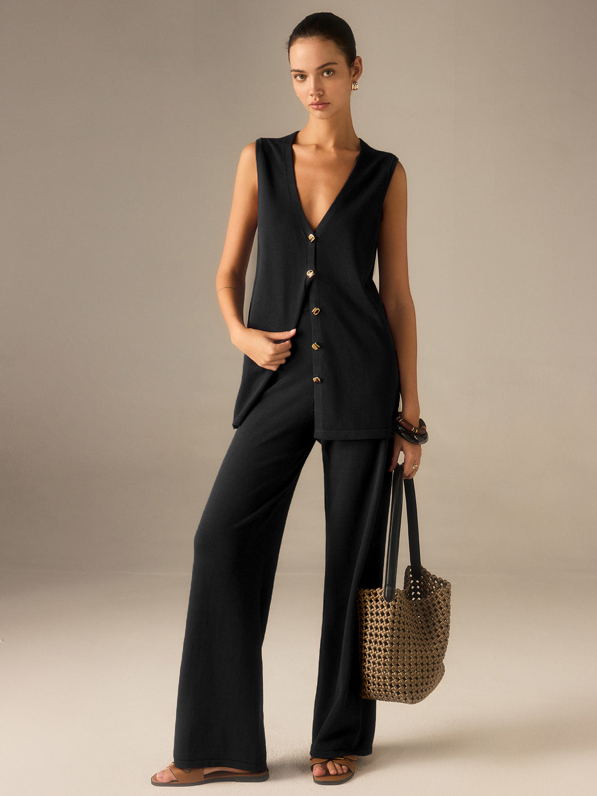 Ensemble gilet-pantalon en tricot à boutons dorés