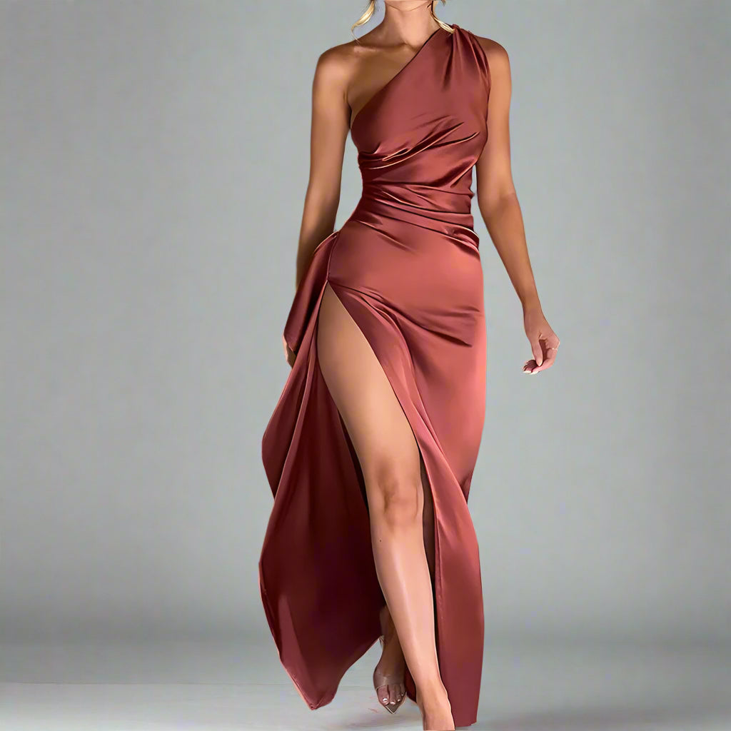 Robe en satin brillante
